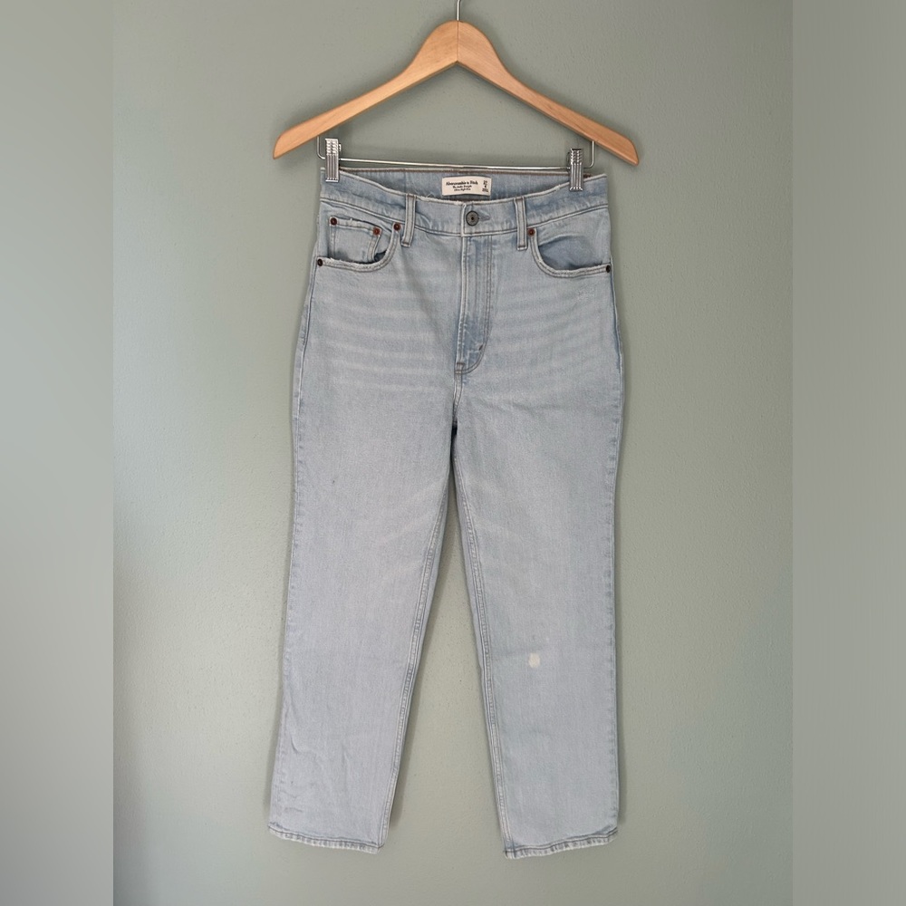 A&F Ultra High Rise the Ankle Straight Jean